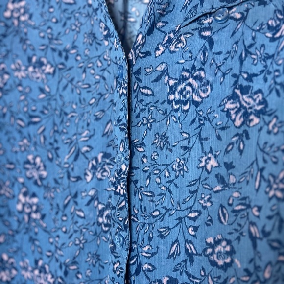 KUT from the Kloth Jasmine Top Blue Sheer Roll Tab
Long Sleeve Button Up Size XS - Picture 7 of 8